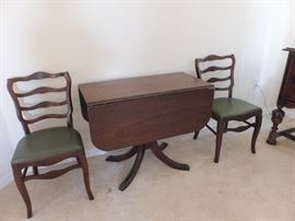 Duncan Phyfe table and 2 chairs