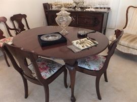 Pennsylvania House solid cherry dining table, 4 chairs and 2 leafs