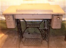 SINGER SEWING MACHINE