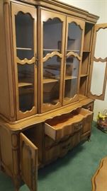 Jefferson Woodworking Co Beautiful Antique China Cabinet/Hutch