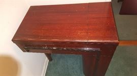 Singer sewing machine/table folded away