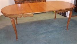 Jefferson Wood Working Co Bent Rims Dining Table with 2 leafs (leafs in place)