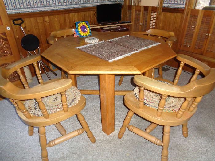 nice table w/4 chairs