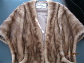 Small size mink stoll with pockets