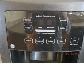 Ice and water on the door. Adjustable temps