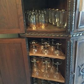 Nice cabinette amd sets of glass