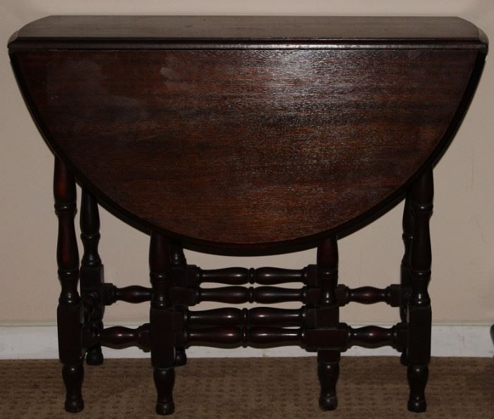 Antique Gateleg Mahogany Table In Closed Position (14" x 42"L x 30"H)