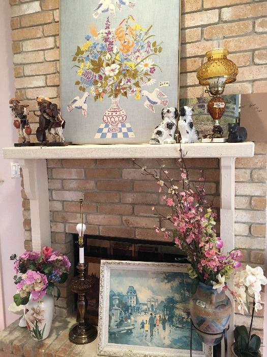 retro fabric framed art,silk flower arrangements, lots of little things, lamps