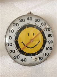 retro smiley face clock 