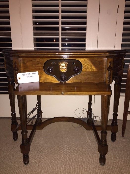 Atwater Kent antique table radio