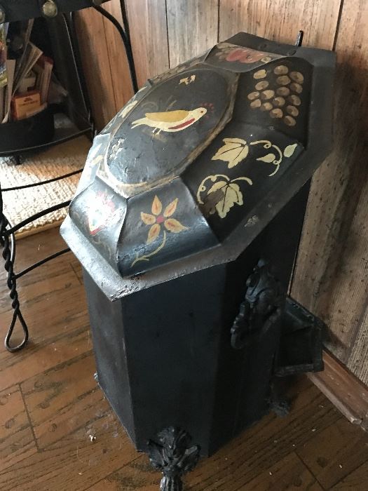 AN ANTIQUE VICTORIAN-STYLE COAL SCUTTLE BIN WITH HAND PAINTED TOLEWARE. 
