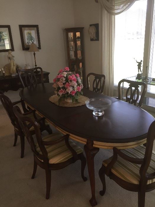 ITALIAN STYLE DINING TABLE WITH 6 CHAIRS