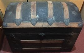 Circa 1900 vintage camelback trunk...great original condition