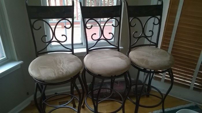 3 nearly new bar stools