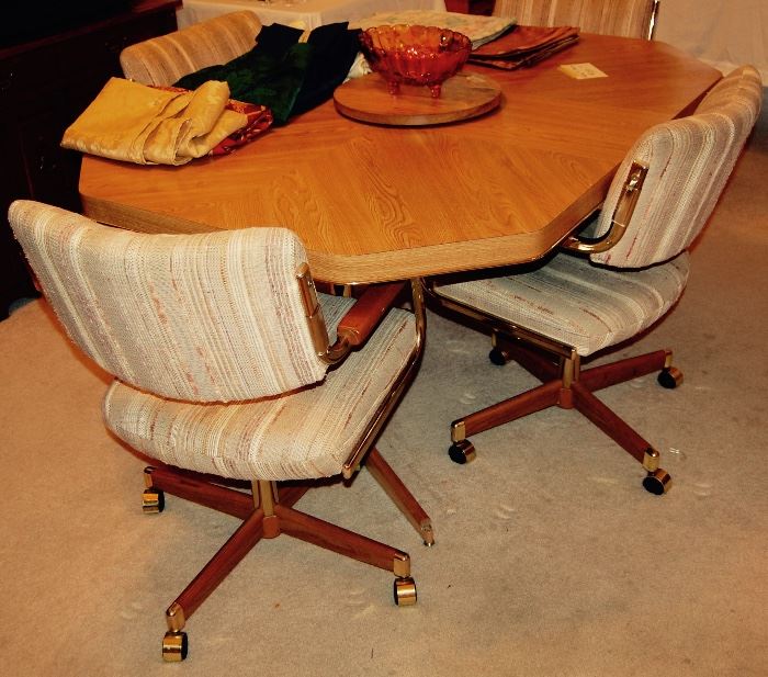 GREAT TABLE WITH FOUR CHAIRS