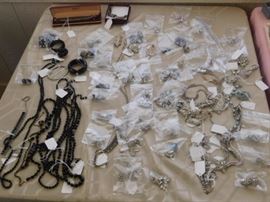 Costume jewelry,Goldette,Kramer,Trifari,Regency,Ciner,Limoges,Weiss,Thai silver,Maruella,Austria,Bakelite