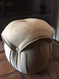 Tufted seat