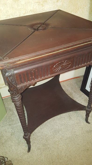 Antique Barley Twist envelope card table
Reminiscent of a similar table I saw on Downton Abbey