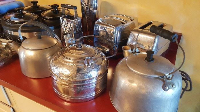Tea kettles
Toaster 
