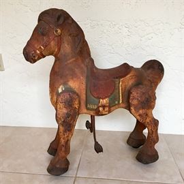 Mobo Vintage Tin Horse