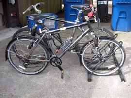 Garage: 2 Bicycles: Specialized Expedition Elite XL