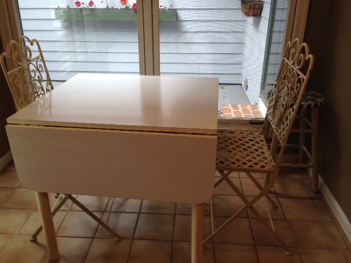Small Drop Leaf Kitchenette  Table & 2 Folding Metal Chairs