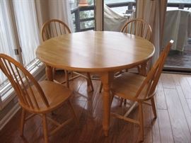 48"Table with Leaf and  Four Chairs... 