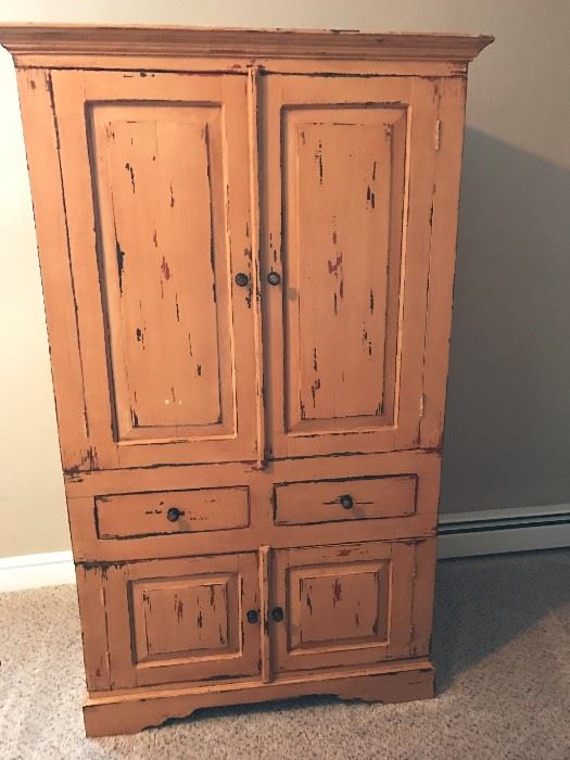 Gorgeous large antique armoire.  If interested bring help to load this!