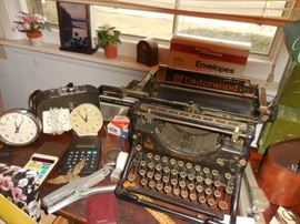 Vintage Underwood Typewriter,Vintage Clocks