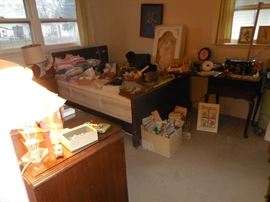 Vintage Bedroom! Filled!