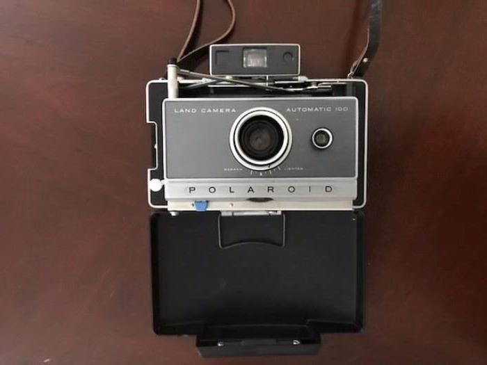 Polaroid Automatic 100 Land Camera. Excellent condition