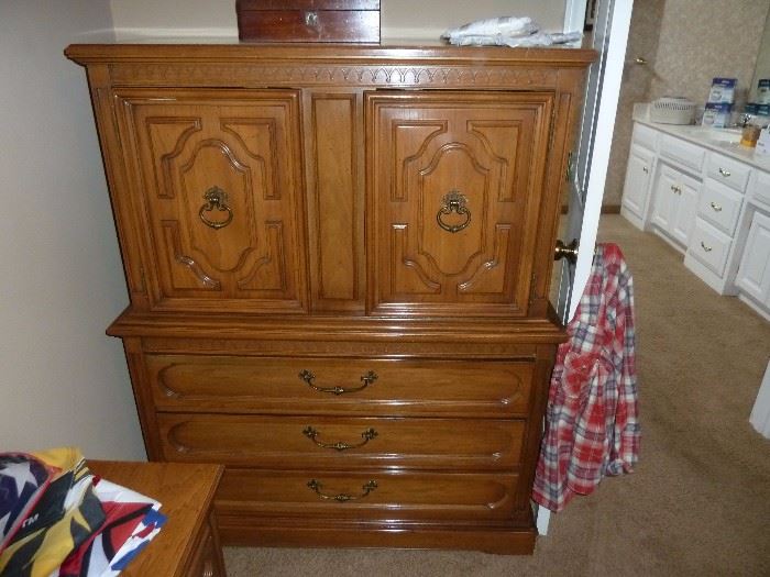 Kingsize bedroom set includes Kingsize headboard, dresser and mirror, night stand and Amoire/chest of drawers. Excellent condition and quality!