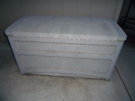 Outdoor storage bin
