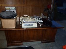 Executive desk with glass top great condition, key and lock