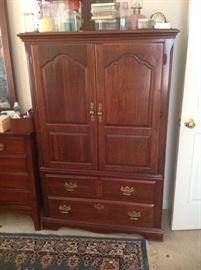 Armoire $ 150.00