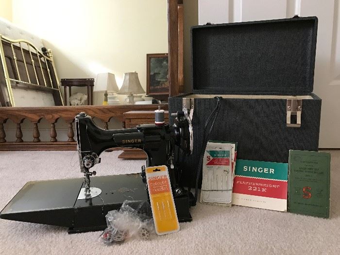 Singer Featherweight 221K with manual and accessories