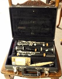 Armstrong Clarinet in Hard Case, Extra Reeds, Includes Standard Learning Books