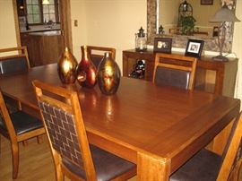 Dining Room table, 6 chairs, 1 leaf . Matching buffet / server 