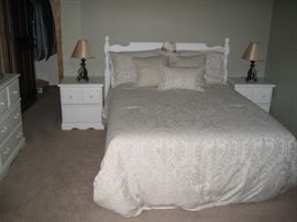 White bedroom set, full size mattresses. Queen size comforter set 