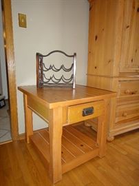 End table, matching coffee table 