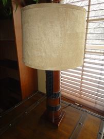 Trunk Style storage coffee table w/matching end tables and lamps 