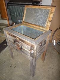 Outdoor standing cooler 