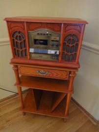 Reproduction Radio / CD / Record Player ( needs needle) 