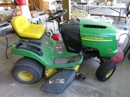 John Deere L111 Hydrostatic Automatic 42" Cut