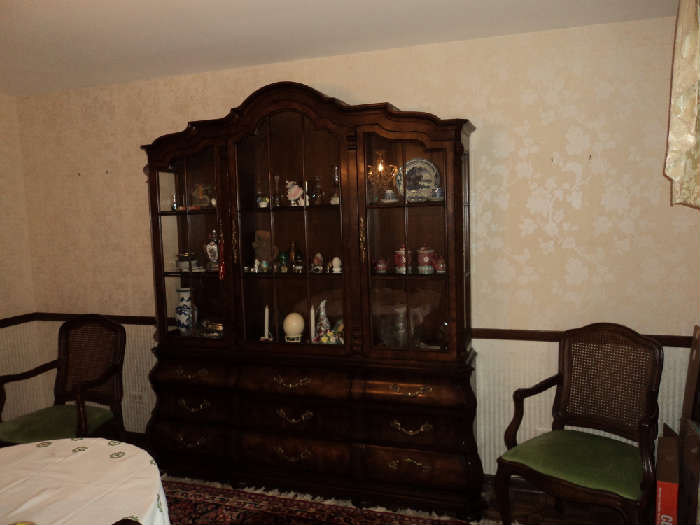 Beautiful Henredon Dining Room Set