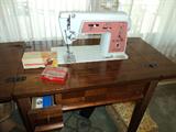 Vintage Pink Singer Sewing Machine!