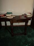 Round game table (half-moon)