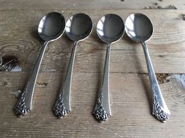 96 piece set of Heirloom Sterling - Damask Rose. Some marked Heirloom Sterling, others Heirloom Sterling by Oneida. Detail of pattern shown in image. 