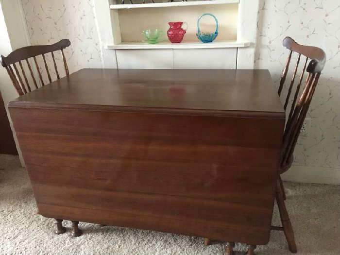  Cherry Drop leaf Table                                                  with 2 leaves and Pads