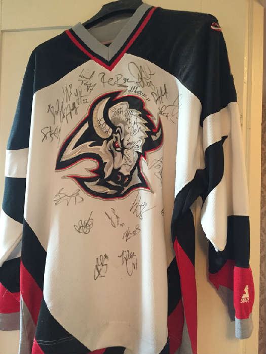 Buffalo Sabres team signed jersey